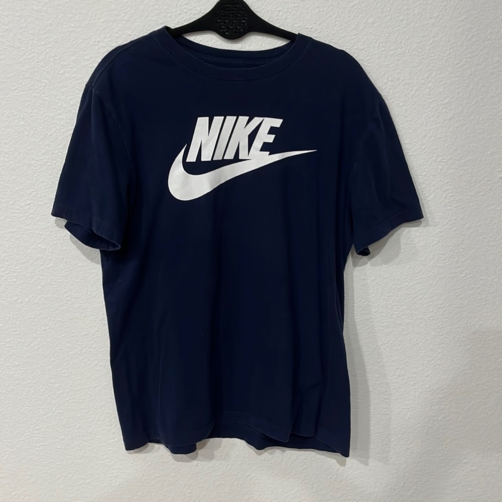 Nike shirt color blue size M